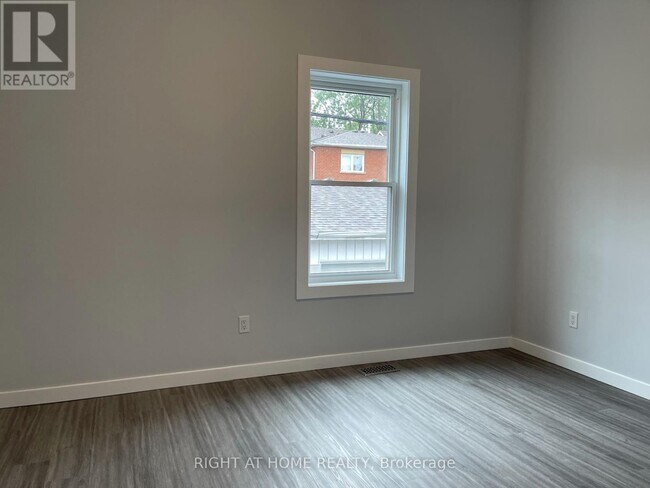 Photo - 980 Ossington Ave
