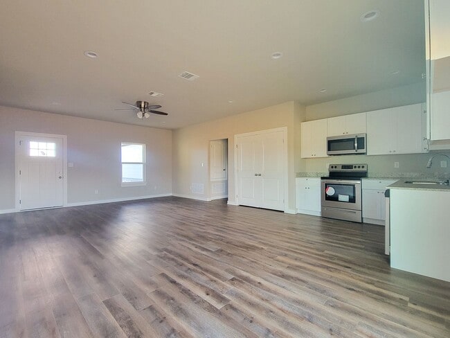 Photo - Beautiful 3 Bedroom 2 Bath Home!!