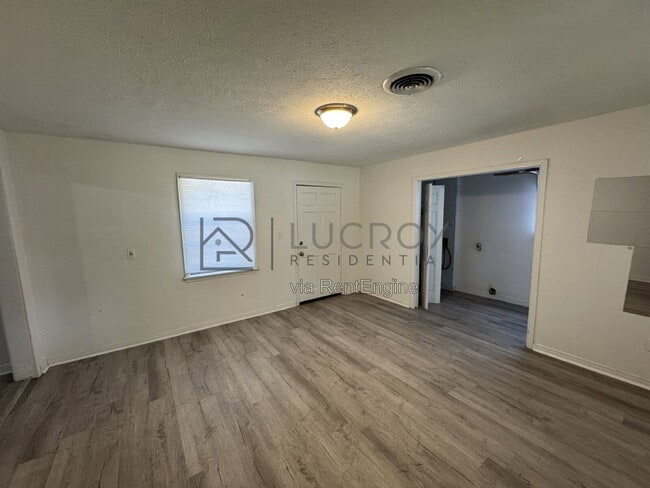 Photo - 556 Woodward Ave