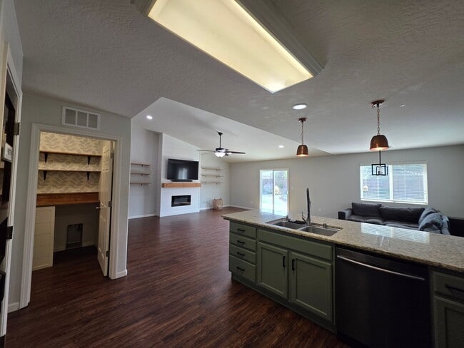 Photo - 3112 N Zachary St