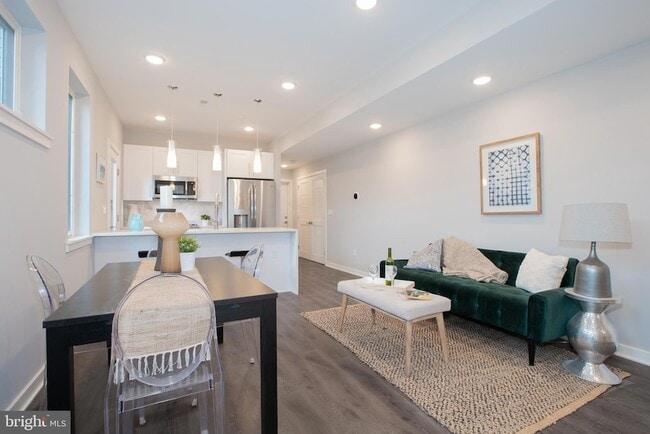 Building Photo - 1534 Ridge Ave Unit 202