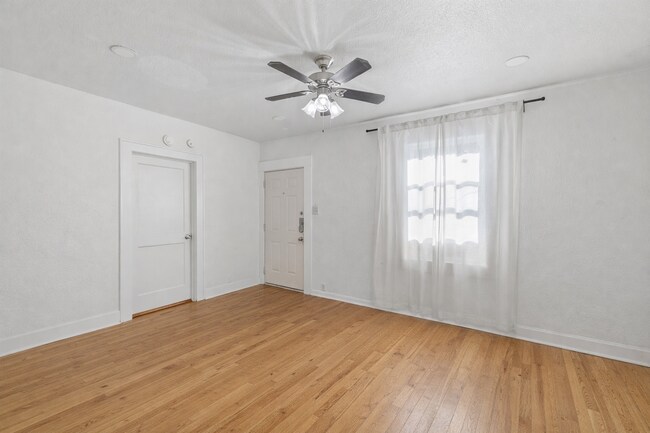 Photo - 1202 E 29th St Unidad #B