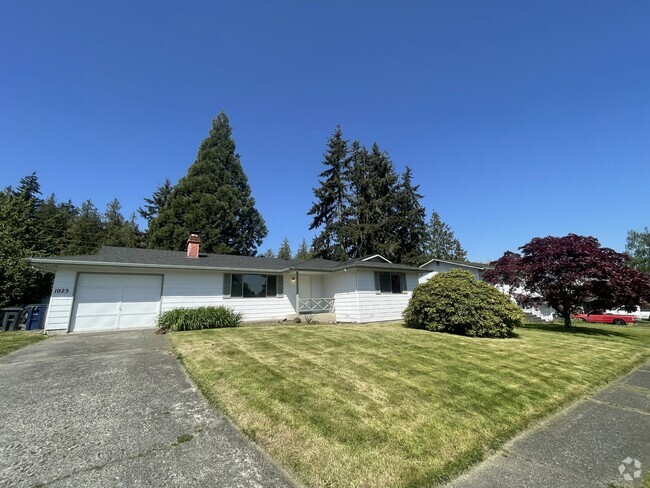 Building Photo - 1023 N Viewmont Dr Rental