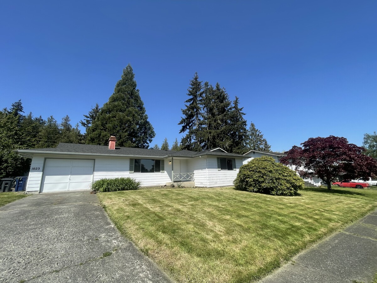 Photo - 1023 N Viewmont Dr House