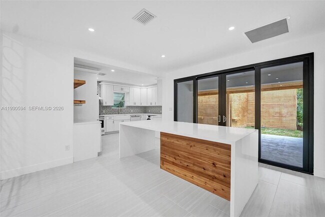 Photo - 1430 Michigan Ave