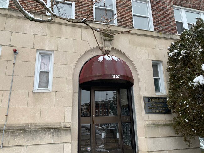 Building Photo - 1607 Commonwealth Ave Rental
