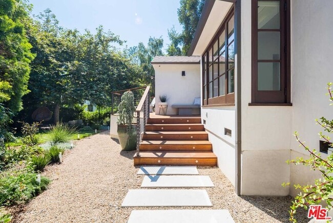 Photo - 3279 Ledgewood Dr