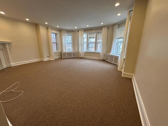 Photo - 6332 N Francisco Ave Unit 2