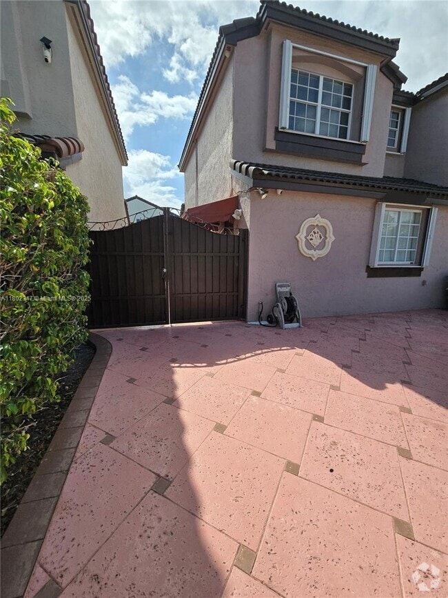 Building Photo - 9xx5 SW 155th Ct Unit A Rental
