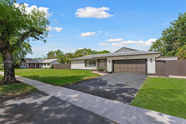 Building Photo - 401 SW 63rd Terrace