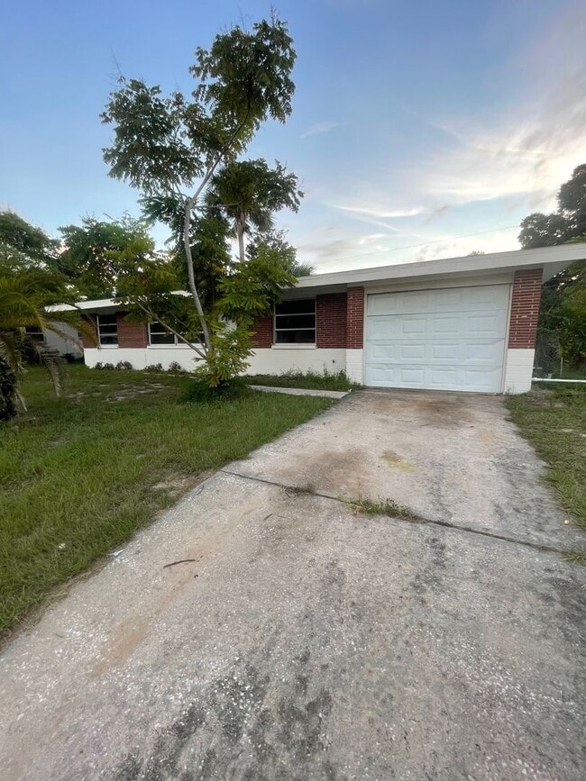 Building Photo - 3 Bed 2 Bath | Single Car Garage | Washer/... Rental