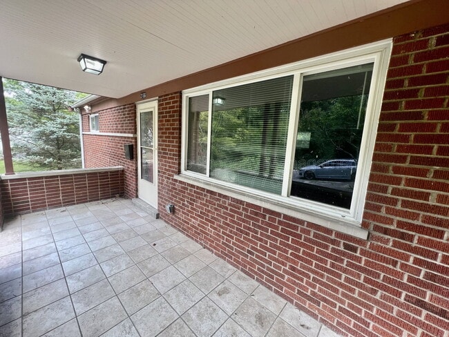 Photo - 2166 Clara St