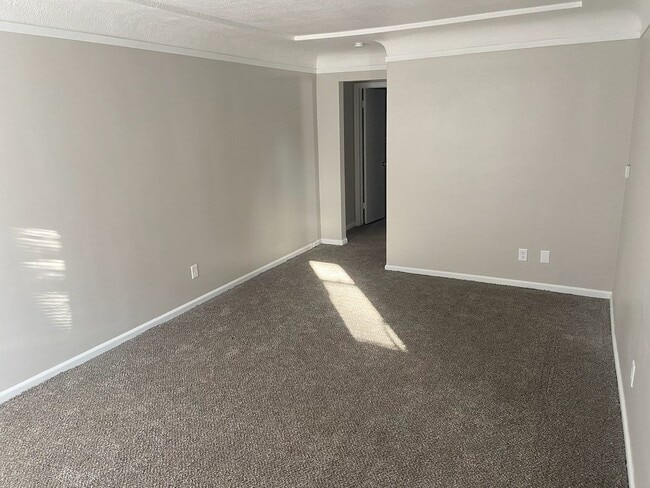 5915 Urbandale Ave Unit 5915 Urbandale Ave - 5915