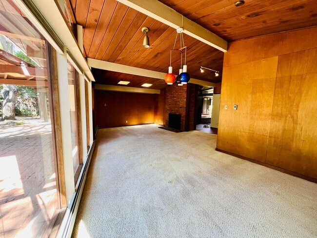 Photo - Stunning 4 Bed 2 Bath Eichler near Midtown...