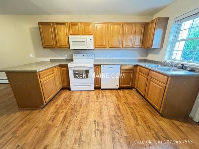 Building Photo - 5 River Village Dr