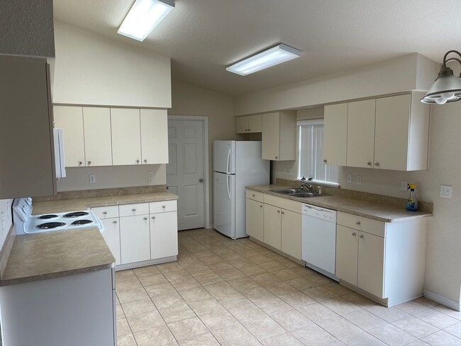 Photo - 3 bedroom 2 bathroom Condo
