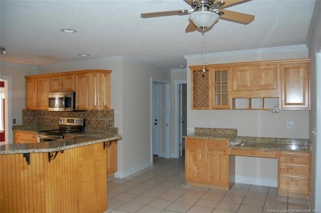 1165 Greenbriar Dr