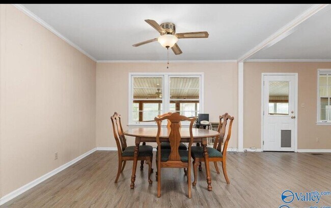 Photo - 3809 Saturn Dr SW