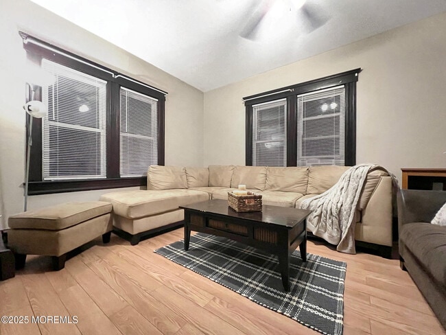 208 14th Ave
