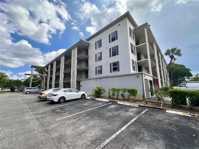 Building Photo - 4899 NW 26th Ct Unit 452 Rental