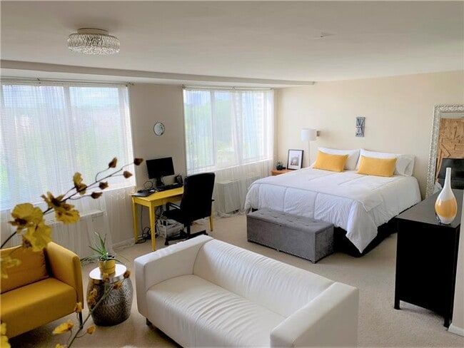 Building Photo - 10401 Grosvenor Pl Unit #1405