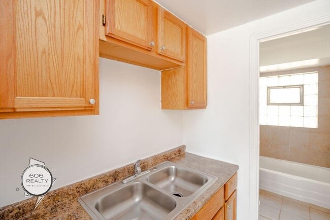Photo - Bright and Sunny Cicero Apts Available! Unidad 3443-5