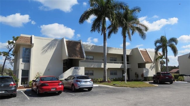 Building Photo - 7193 W Country Club Dr N Unit 138