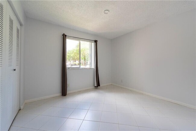 719 Gardens Dr Unit 101