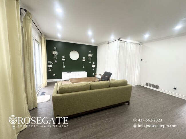 Photo - Spacious 3-Bedroom Condo-Townhouse with Backyard & Parking – Brampton Unité 76