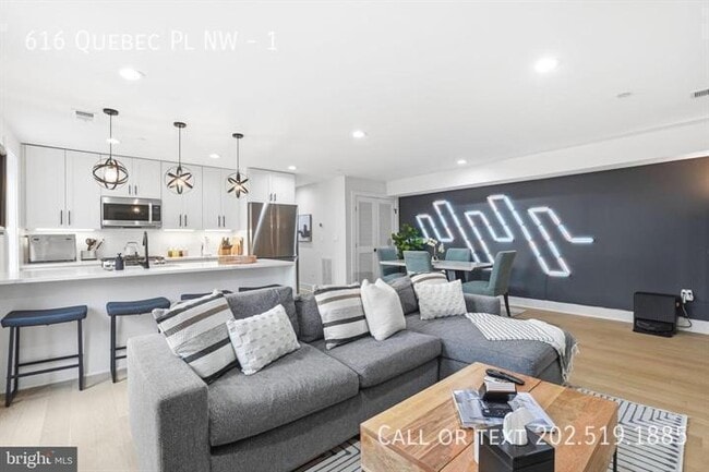 Building Photo - 616 Quebec Place NW