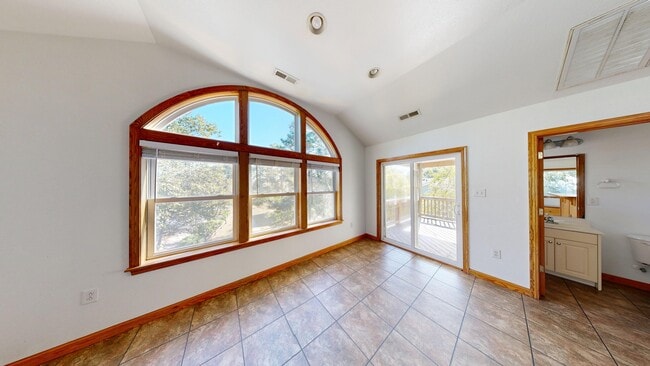 Photo - 237 Sir Richard E