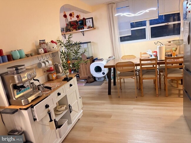 Building Photo - 2B1B unit in Radnor House