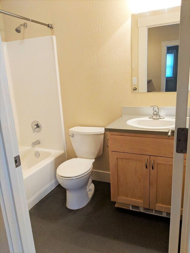 Photo - Updated 3 bedroom/3 bathroom duplex at E. ...