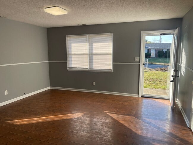 Beautiful 3 Bed, 1 Bath Convenient Location Mins From Hospital and Shopping - Beautiful 3 Bed, 1 Bath Convenient Location Mins From Hospital and Shopping