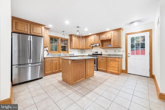 Photo - 901 Academy Ln