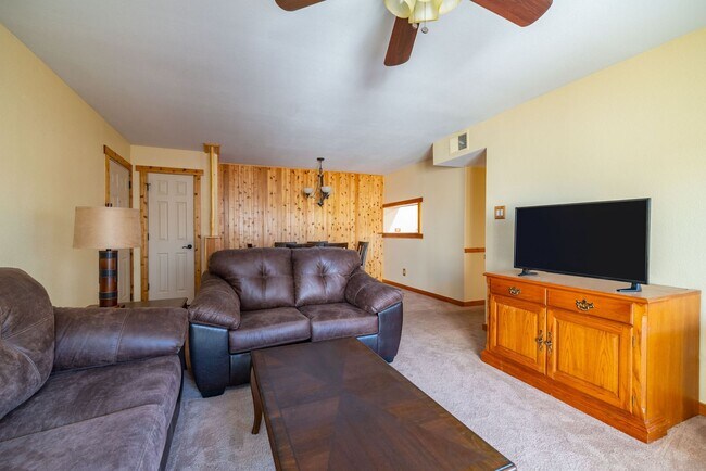 601 W San Mateo Rd Unit 1