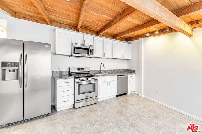 Photo - 1252 W 1st St Unit B