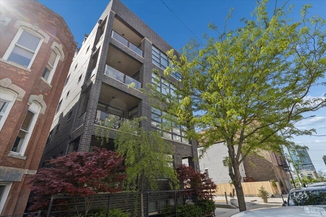 Photo - 456 N Carpenter St