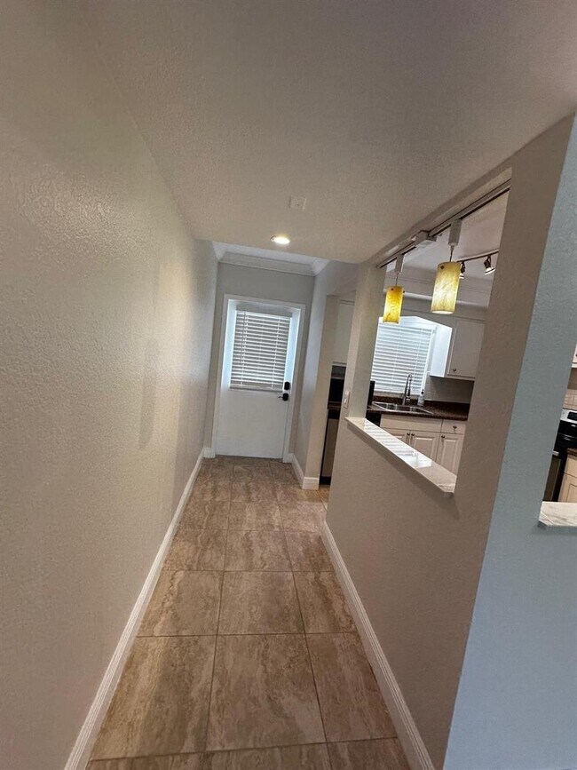 4200 Crystal Lake Drive, Pompano Beach, FL... Condo Condo for Rent in