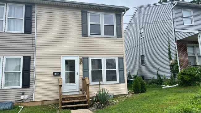Building Photo - 805 S Front St Rental