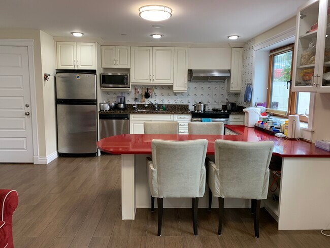 Photo - 4529 Langara Av