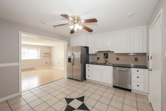 Building Photo - 128 Loudon Rd Unit 11F