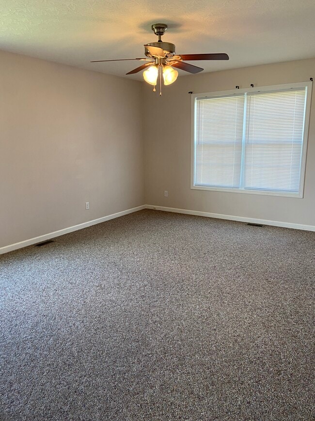 Photo - 1119 Hogan Rd