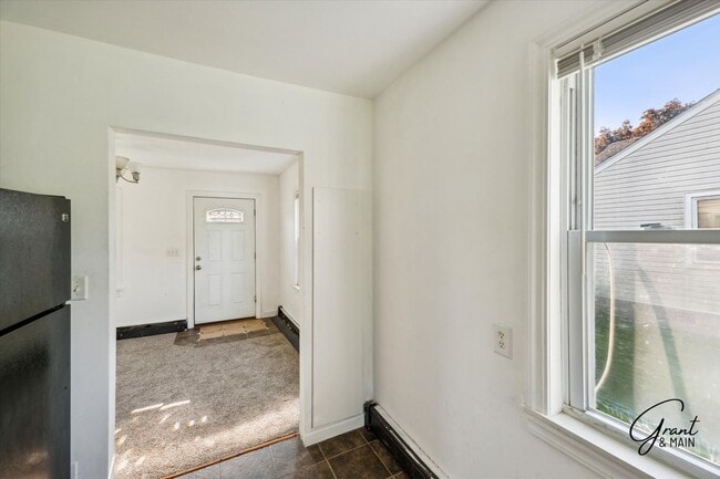 Photo - $1,200/month - 2 Bed 1 Bath in Roseville