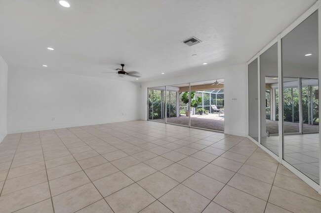 Photo - 656 Binnacle Dr