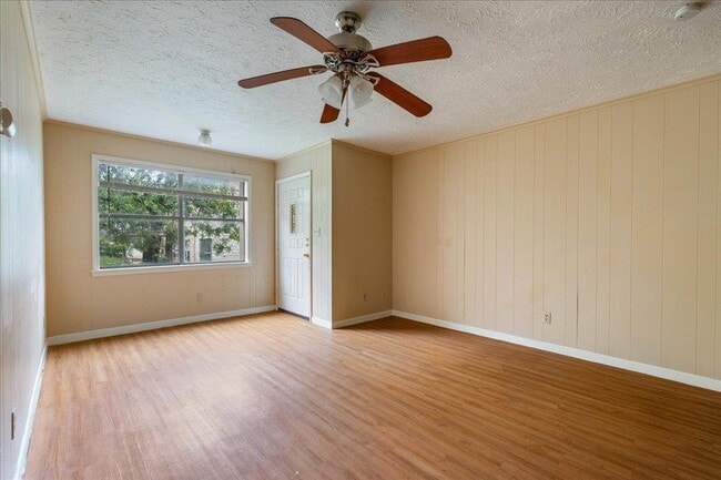 Photo - 908 N LBJ Dr Unidad 6