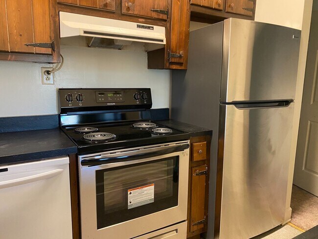 Photo - 1 -1/2-104 1/2 E Clay St Unit Apt #D