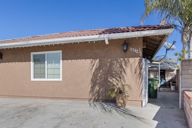 Awesome 1 Bedroom ADU Unit in Sylmar! - Awesome 1 Bedroom ADU House Unit in Sylmar!