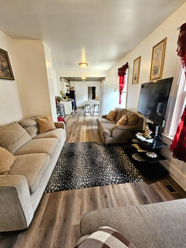 Photo - 454 S Des Plaines St