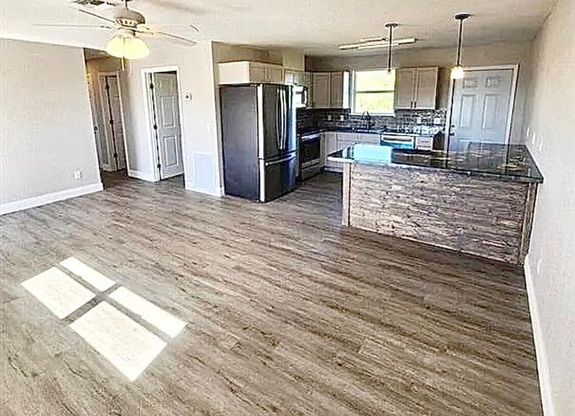 Photo - 1249 Chobee St